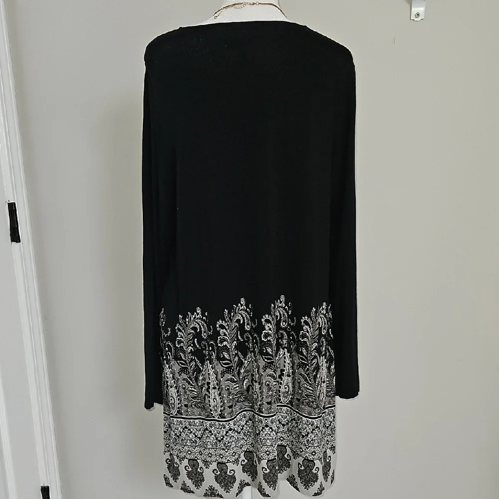 J. Jill Wearever Medallion Border Print Tunic Top Black White Medium